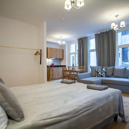 Luxury Riverside By Rikas Apartment *